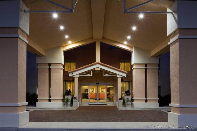 Holiday Inn Express & Suites Pembroke Pines-Sheridan St, An Ihg Hotel Exterior photo