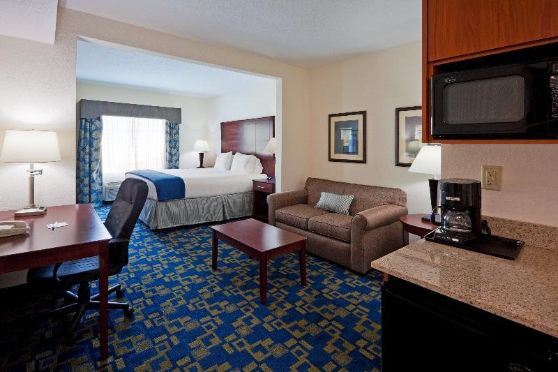 Holiday Inn Express & Suites Pembroke Pines-Sheridan St, An Ihg Hotel Exterior photo